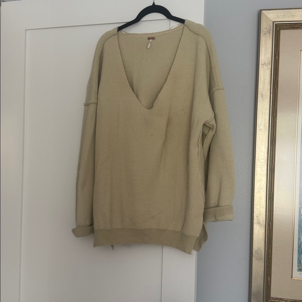 FREE PEOPLE OVERSIZED CREAM SWEATER SIZE SMALL